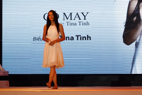 Hồng Nhung vẫn là “bông hoa hồng nhỏ” - 12 Hồng Nhung vẫn là “bông hoa hồng nhỏ” - 12