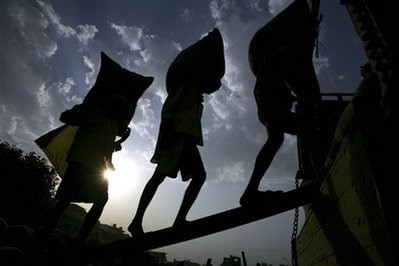 Chùm tin vắn qua ảnh - 2