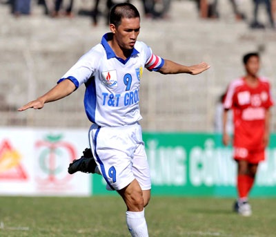 Công Vinh ghi 4 bàn giúp T&T đại thắng, Denilson tỏa sáng - 1 Công Vinh ghi 4 bàn giúp T&T đại thắng, Denilson tỏa sáng - 1