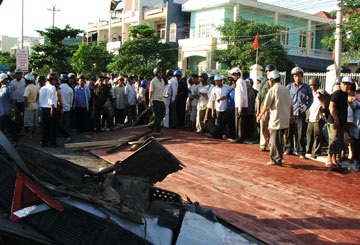 Tài xế xe tải thiệt mạng vì… xe máy đâm từ sau - 1