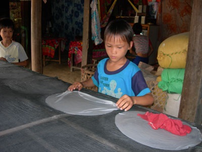 Chùm ảnh: Về làng bánh tráng Đại Lộc - 4 Chùm ảnh: Về làng bánh tráng Đại Lộc - 4