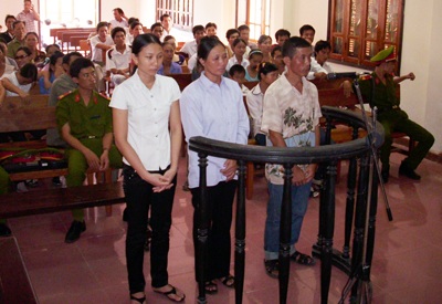 Hà Tĩnh: Án nặng cho 3 kẻ mua bán trẻ em - 1