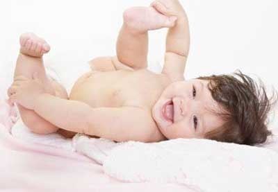 Để trẻ không bị rôm sảy trong mùa nắng nóng - 1 Để trẻ không bị rôm sảy trong mùa nắng nóng - 1