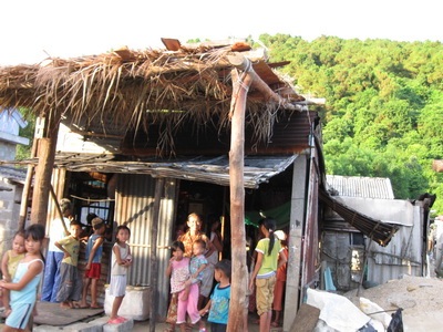 Chồng mất, một mình nuôi 5 con    - 1