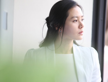 Son Ye Jin rực rỡ với những gam màu của Ohui - 8