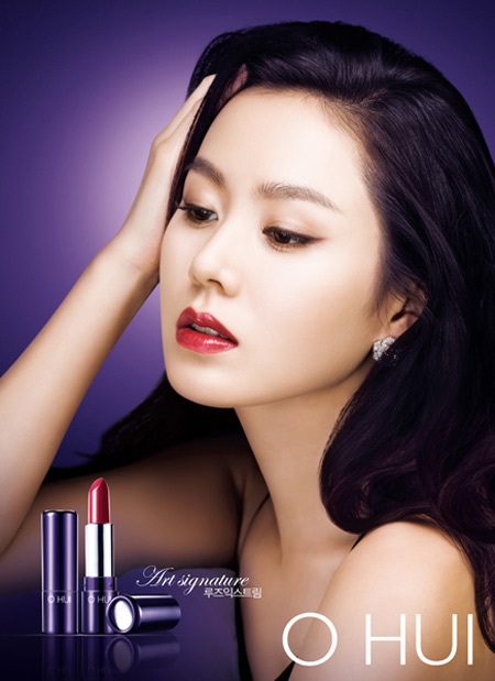 Son Ye Jin rực rỡ với những gam màu của Ohui - 3