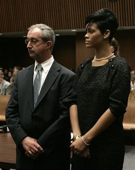 Chris Brown nhận án treo sau khi đánh Rihanna - 4 Chris Brown nhận án treo sau khi đánh Rihanna - 4