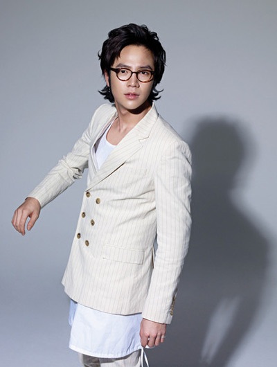 Jang Geun Suk bị công ty sản xuất kiện - 1