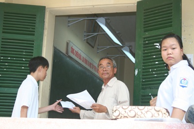 Thí sinh lớp 10 Hà Nội hớn hở với đề Văn - 1