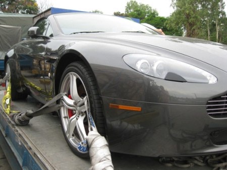 Aston Martin V8 Vantage mui trần tại Nội Bài - 7 Aston Martin V8 Vantage mui trần tại Nội Bài - 7