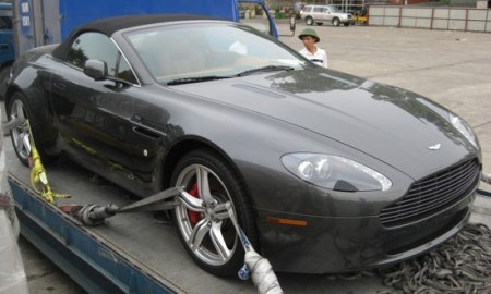 Aston Martin V8 Vantage mui trần tại Nội Bài - 6 Aston Martin V8 Vantage mui trần tại Nội Bài - 6
