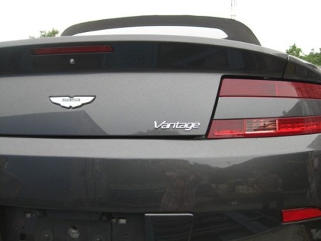 Aston Martin V8 Vantage mui trần tại Nội Bài - 12 Aston Martin V8 Vantage mui trần tại Nội Bài - 12
