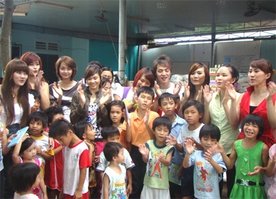 Sao teen “chắp cánh niềm tin” trẻ thơ - 4 Sao teen “chắp cánh niềm tin” trẻ thơ - 4