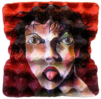 Vẽ chân dung trên hộp đựng trứng - 8