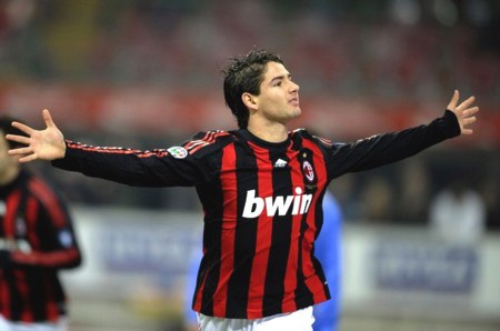 Milan từ chối bán Pato dù được trả giá cao ngất - 1