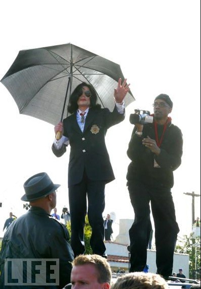 Những bức ảnh “để đời” của Michael Jackson - 32