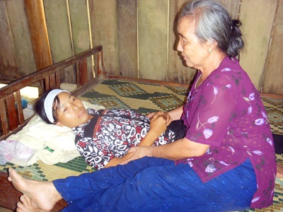 Gục ngã sau cái chết của 2 người con - 1