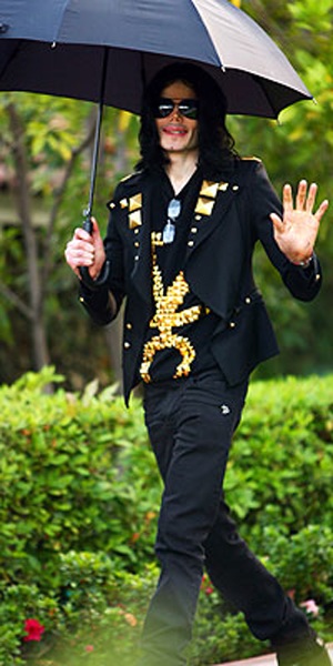 Những trang phục mang đậm dấu ấn Michael Jackson - 12 Những trang phục mang đậm dấu ấn Michael Jackson - 12