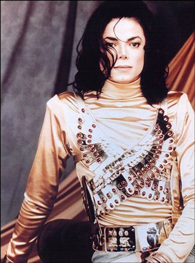 Những trang phục mang đậm dấu ấn Michael Jackson - 7 Những trang phục mang đậm dấu ấn Michael Jackson - 7