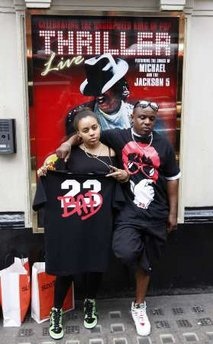 Người hâm mộ khắp thế giới tiếc thương Michael Jackson - 3