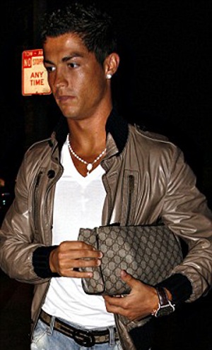 Paris Hilton chê Cristiano Ronaldo “yếu đuối” - 4 Paris Hilton chê Cristiano Ronaldo “yếu đuối” - 4
