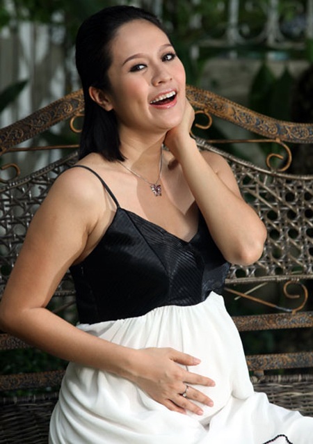 Bà bầu Thanh Thuý làm điệu - 2 Bà bầu Thanh Thuý làm điệu - 2