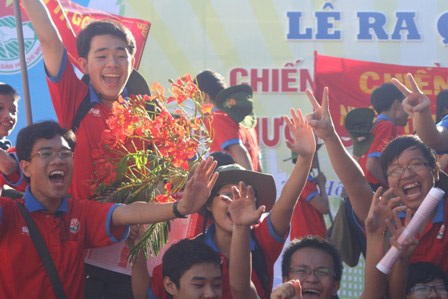 “Tung” 95.000 chiến sĩ vào mùa hè tình nguyện  - 1