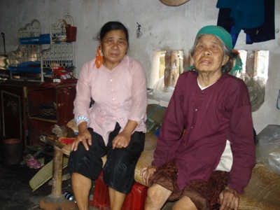 "Hai ngọn đèn leo lét giữa chợ Lịm" - 1 "Hai ngọn đèn leo lét giữa chợ Lịm" - 1