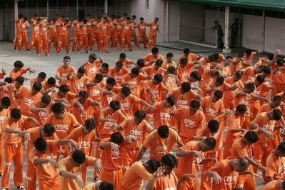 1.500 tù nhân nhảy lại điệu “Thriller” tưởng nhớ Michael Jackson - 4 1.500 tù nhân nhảy lại điệu “Thriller” tưởng nhớ Michael Jackson - 4