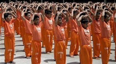 1.500 tù nhân nhảy lại điệu “Thriller” tưởng nhớ Michael Jackson - 3 1.500 tù nhân nhảy lại điệu “Thriller” tưởng nhớ Michael Jackson - 3