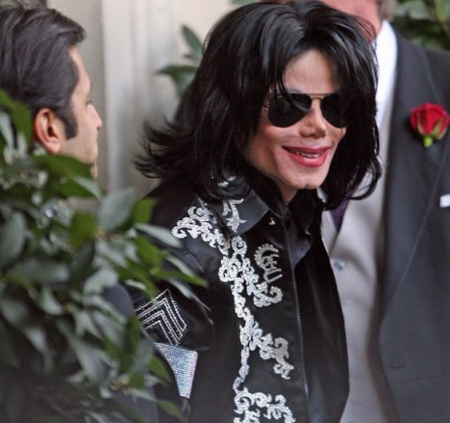 Gia đình Michael Jackson yêu cầu khám nghiệm tử thi lần hai - 3 Gia đình Michael Jackson yêu cầu khám nghiệm tử thi lần hai - 3