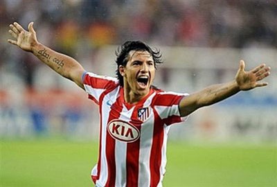 MU khẩn cấp tìm người thay Ronaldo và Tevez - 2