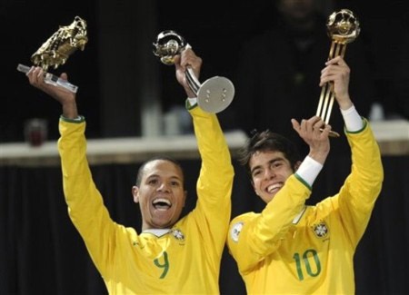 Kaka giành Quả bóng vàng Confederations Cup - 1 Kaka giành Quả bóng vàng Confederations Cup - 1