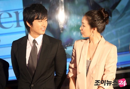 Chùm ảnh: “Người đẹp khóc” e lệ trước sự mến mộ của fan - 13