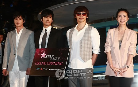 Chùm ảnh: “Người đẹp khóc” e lệ trước sự mến mộ của fan - 19