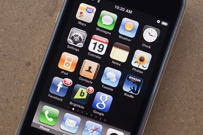iPhone 3GS cháy hàng, Apple “kiếm bộn” - 1