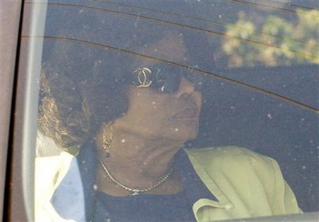 Gia đình Michael Jackson hài lòng với phán quyết của tòa án - 3