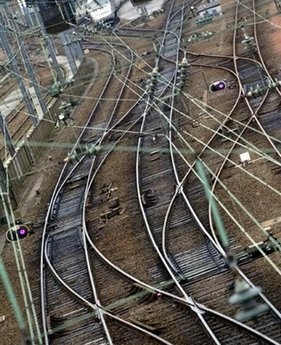 Tàu lao vào nhà dân, gây cháy nổ dữ dội, 10 người chết - 2 Tàu lao vào nhà dân, gây cháy nổ dữ dội, 10 người chết - 2