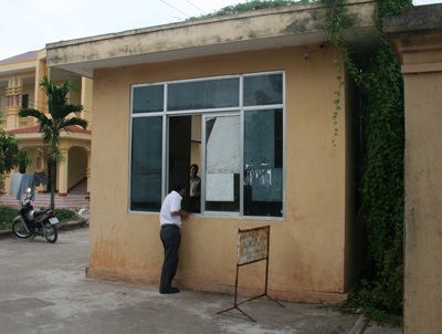 Bắt quả tang ổ bạc tại trụ sở UBND phường - 1 Bắt quả tang ổ bạc tại trụ sở UBND phường - 1