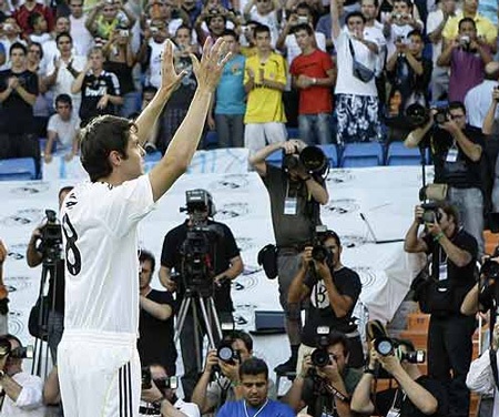 Kaka chính thức ra mắt tại Real Madrid - 7 Kaka chính thức ra mắt tại Real Madrid - 7