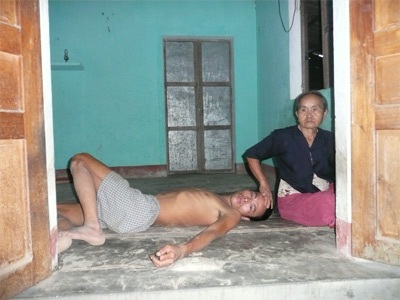 Cuộc sống đáng thương của bà mẹ 72 tuổi - 1 Cuộc sống đáng thương của bà mẹ 72 tuổi - 1