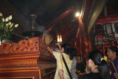 Đổ về Văn Miếu cầu may trước giờ thi ĐH - 7