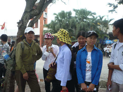 Đổ về Văn Miếu cầu may trước giờ thi ĐH - 9