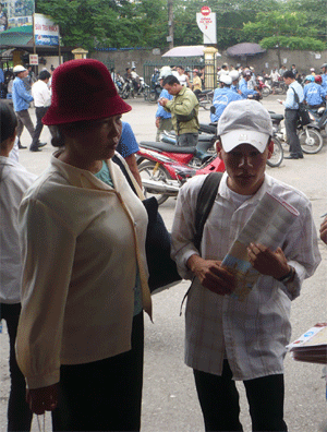 Đổ về Văn Miếu cầu may trước giờ thi ĐH - 11