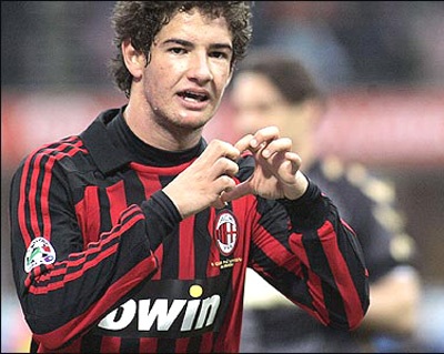 Ancelotti vẫn chưa thôi theo đuổi Pato - 1 Ancelotti vẫn chưa thôi theo đuổi Pato - 1