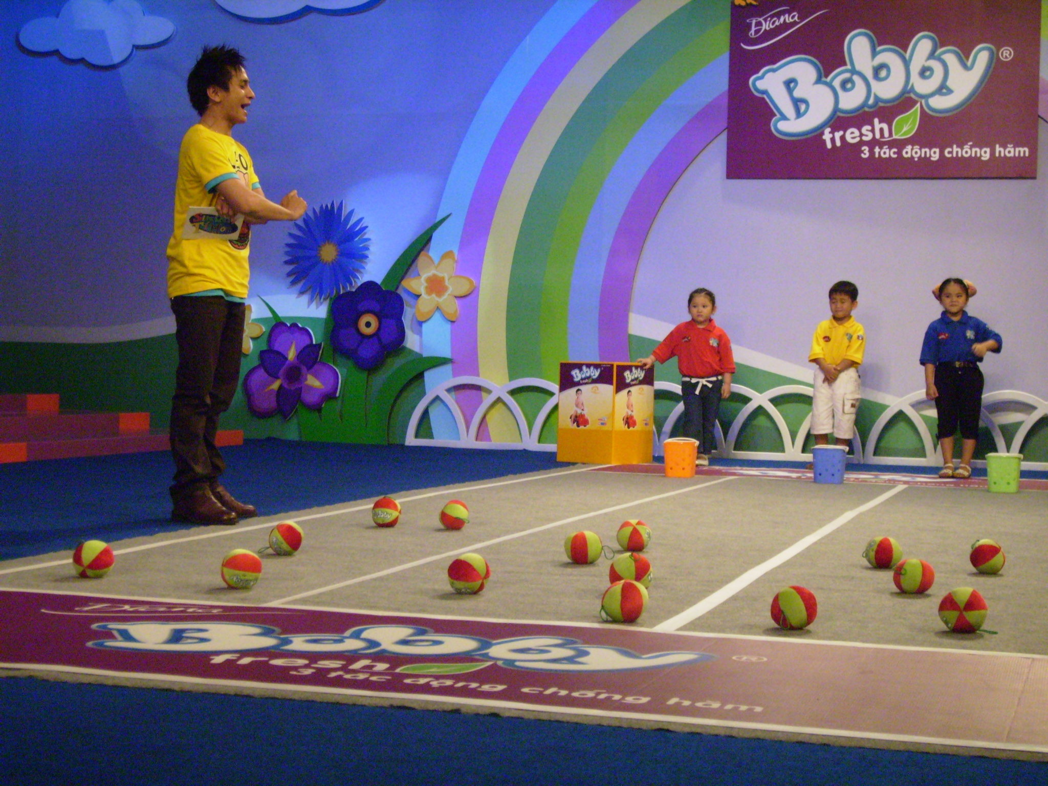 Mẹ gửi clip ngộ nghĩnh, bé trúng ô tô xinh - 4