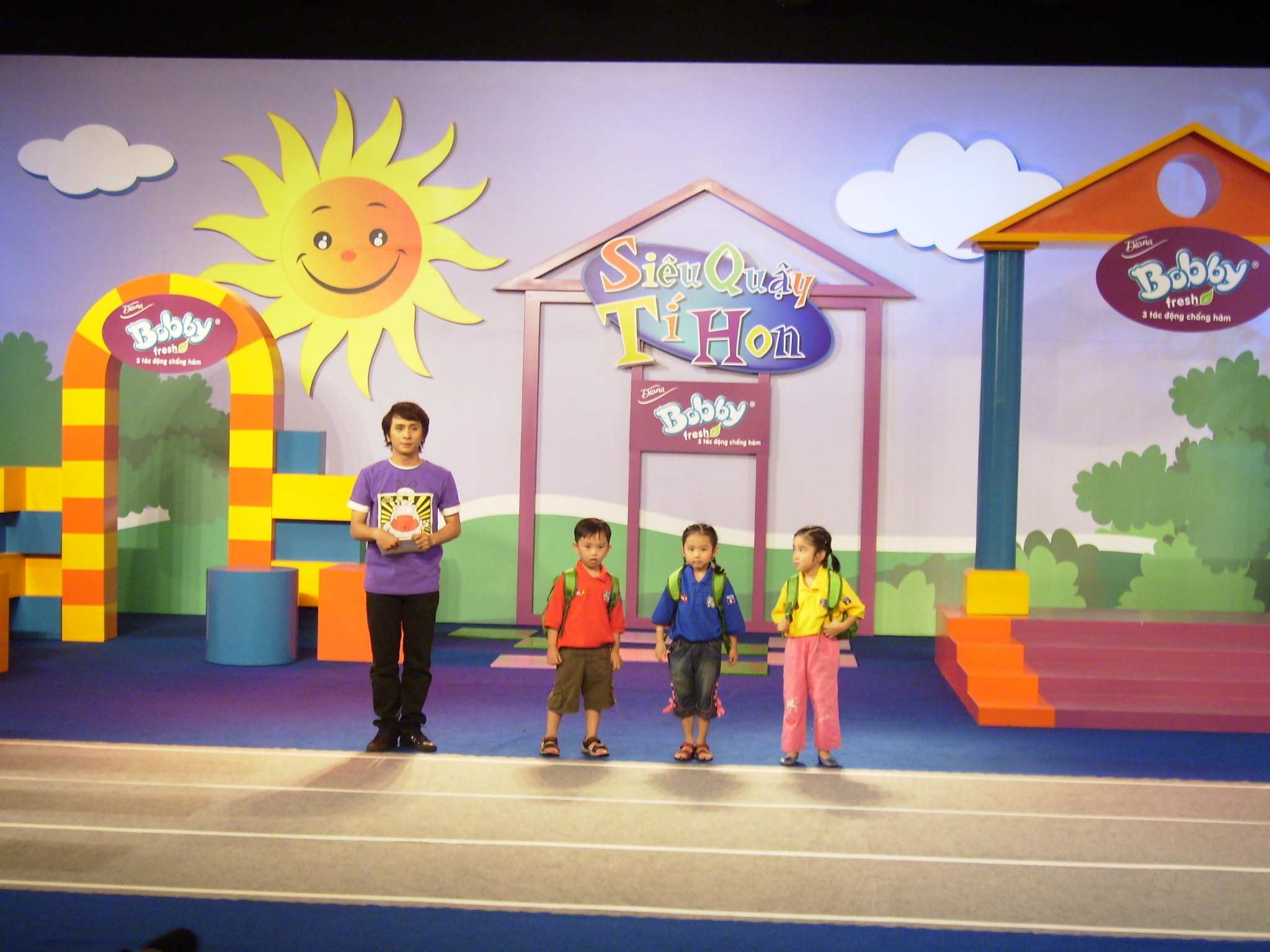 Mẹ gửi clip ngộ nghĩnh, bé trúng ô tô xinh - 3