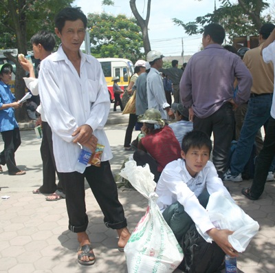 Bán lợn, bán lúa, bao giờ thi đỗ mới thôi! - 2