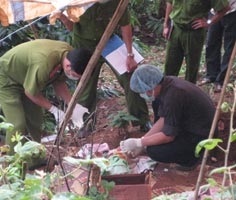 Một bé gái bị chôn sống dưới gốc cà phê - 1 Một bé gái bị chôn sống dưới gốc cà phê - 1