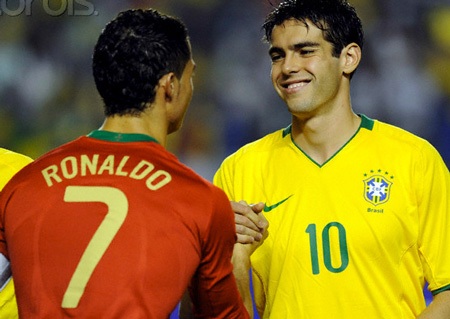 C. Ronaldo hạnh phúc khi được sát cánh cùng Kaka - 1 C. Ronaldo hạnh phúc khi được sát cánh cùng Kaka - 1